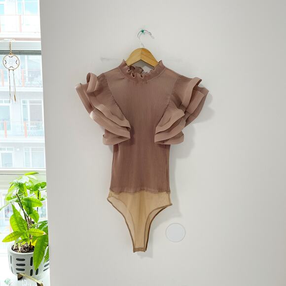 NEW Fashion Nova Adeline Ruffle Mocha Bodysuit Size XS - Picture 2 of 8